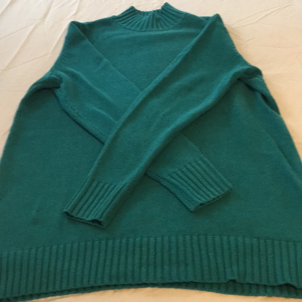 WinterSilks Green Sweater NWOT size Medium